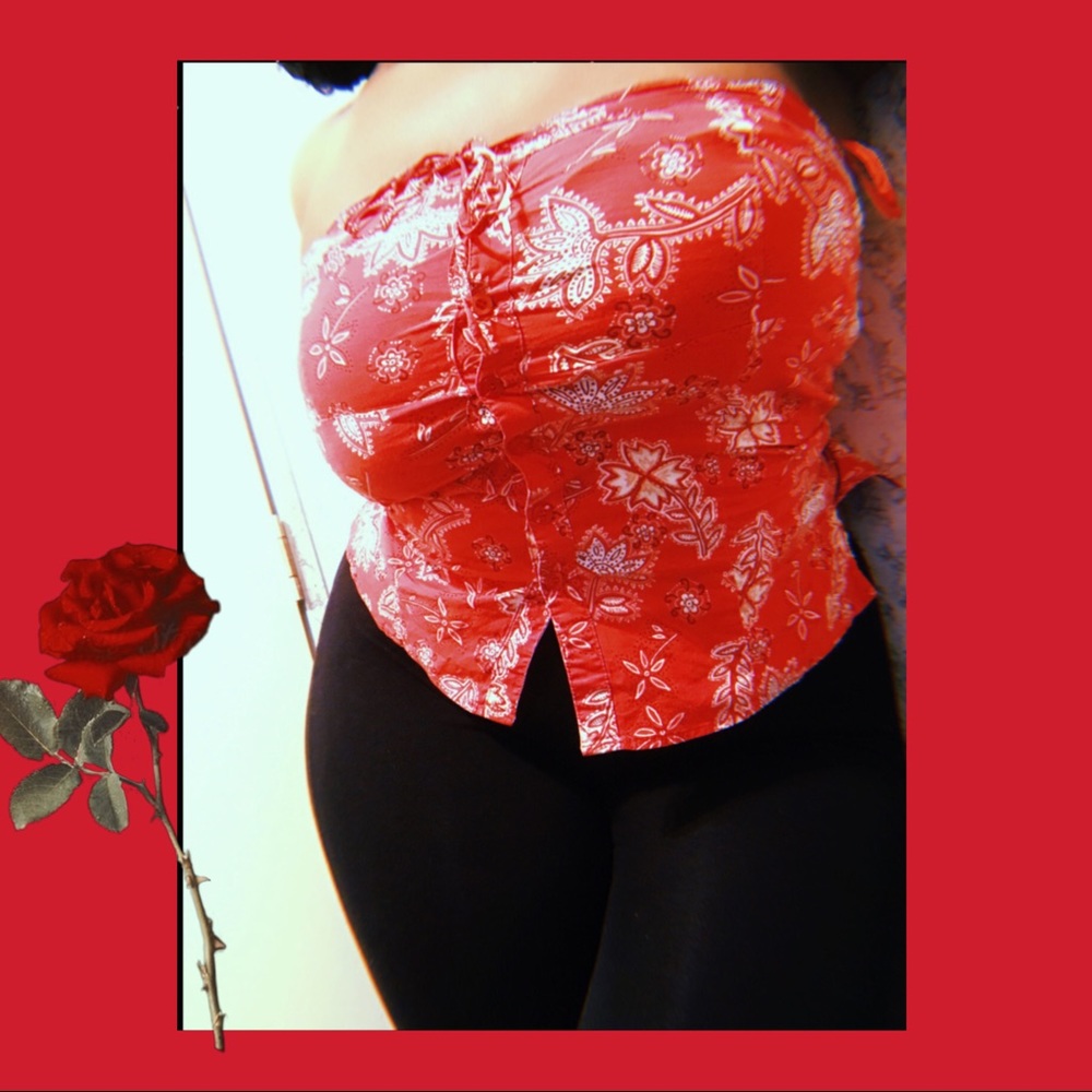 Red flower crop top🌹